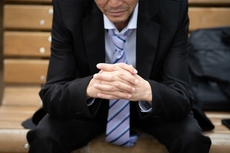 年収900万円だった66歳元公務員男性「いい年して貯金が50万円しかなく情けない」後悔の原因