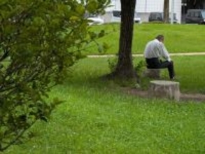 年金月17万円・63歳男性「会社員時代のスーツを普段着にしている。再雇用を希望せず後悔」