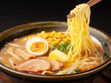 旅先で食べたい「北海道のご当地グルメ」ランキング！ 2位「札幌味噌ラーメン」、1位は？ 【2025年調査】