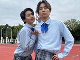 「SixTONES・田中樹、ミニスカ制服から美脚を披露！ 「足そこら辺のJKよりも綺麗なの辞めれる？笑」」の画像1