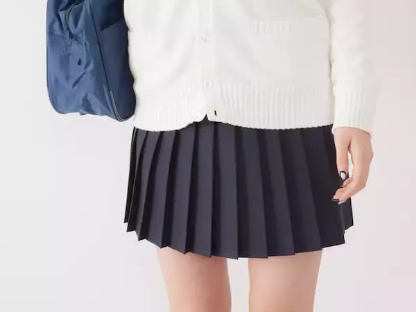 教師が女子高生の制服スカートをめくって「確認する印」とは。今も続く“ブラック校則”に仰天