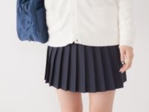 教師が女子高生の制服スカートをめくって「確認する印」とは。今も続く“ブラック校則”に仰天