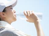 「「スポーツドリンクで水分補給」の落とし穴！ 血糖値急上昇で、脱水が進むリスクも……【医師が解説】」の画像1