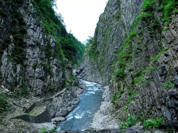 長期休みに行きたい「新潟県の穴場秘境」ランキング！ 2位「清津峡」を抑えた1位は？【2025年調査】