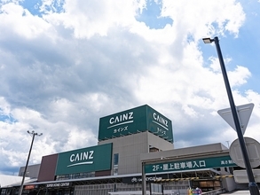「コンパクトに収納できるのが最高」カインズ“折りたたみできる鍋敷き”が話題。使わない時は棒状にたためて場所を取らない