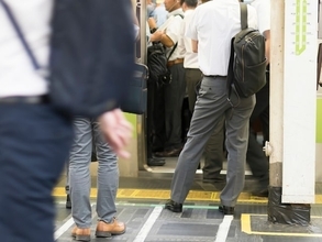 「男性が鼻血を出して&hellip;&hellip;」通勤ラッシュの電車内で遭遇した乗客の「思いやり連携プレー」