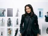 「「言葉で表しようがないくらい美しい」還暦の美人モデル、美脚ショット公開「何着ても似合う」「かっこいい」」の画像1