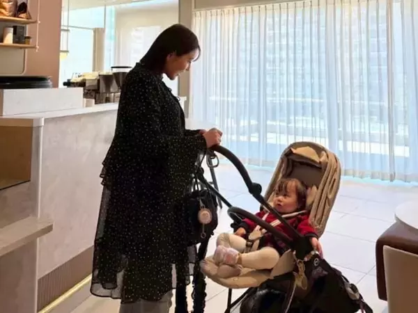 「「最近はお腹が大きくて」第2子妊娠中の西野未姫、ベビーカーでのお出かけショットに「さすがアイドル」の声」の画像