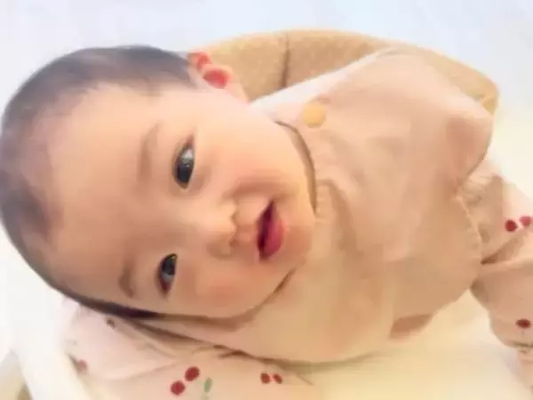 杉浦太陽、第5子の“決めポーズ”公開！ 「ねぇ〜って言うと一緒に首を傾けて」「そうだよねぇ〜ポーズ」