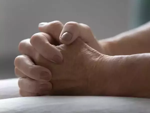 「高齢者の入居は、できれば避けたい」管理会社の本音と重い負担……孤独死リスクに現場が悲鳴
