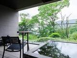 「【神奈川県で泊まってよかった】「箱根・強羅 佳ら久」は箱根連山と相模湾を望む絶景の名宿。多彩な温泉と五感で味わう美食でとっておきの滞在を」の画像1