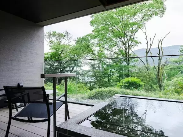 【神奈川県で泊まってよかった】「箱根・強羅 佳ら久」は箱根連山と相模湾を望む絶景の名宿。多彩な温泉と五感で味わう美食でとっておきの滞在を