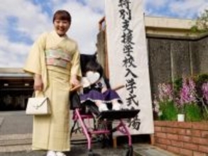 「泣けます」柳原可奈子、脳性まひの長女が“特別支援学校”に入学！ 「ピンク色の車椅子も可愛い」