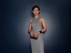 「凛とした美しさ」鈴木保奈美、ボディライン際立つドレス姿を披露「ずっとスタイルが良くて、ずっとキレイ」