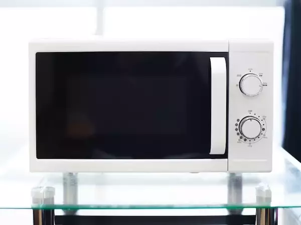 【危険】卵以外にこんなものまで!? 実は「電子レンジ」で加熱してはいけないもの