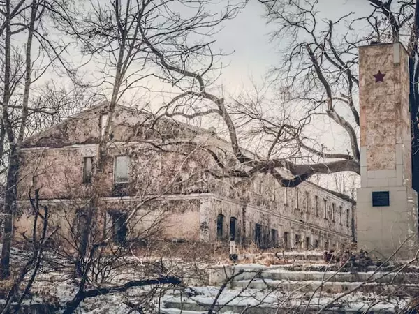 体感マイナス30度、凍りつくカメラ。気鋭の写真家が「旧ソ連の巨大廃墟」にシャッターを切る理由