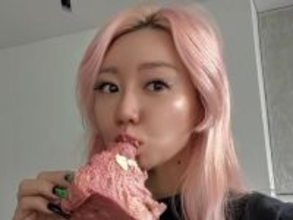 倖田來未、自宅？ でのラフなプライベートショット公開「生肉かと思った(爆)」「悪阻大丈夫ですか？」
