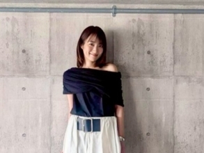 元サッカー日本代表の美人妻、圧巻スタイル際立つもふもふ愛犬とのツーショット公開！ 「2人とも可愛すぎ」