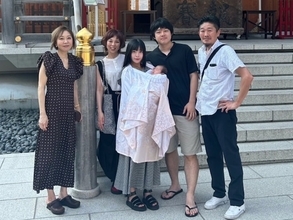 「おばあちゃんには見えませんね」室井佑月、お宮参りの家族ショットに反響！「室井さん綺麗すぎる…」