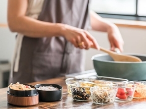 「しっかり加熱」が逆効果!? 炊き立てごはんも危険？ 夏のお弁当、食中毒リスクの落とし穴