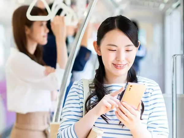 「今月なぜかお金がない……」散財する人の共通点。電車で10分スマホを触るだけの“自動家計簿”術
