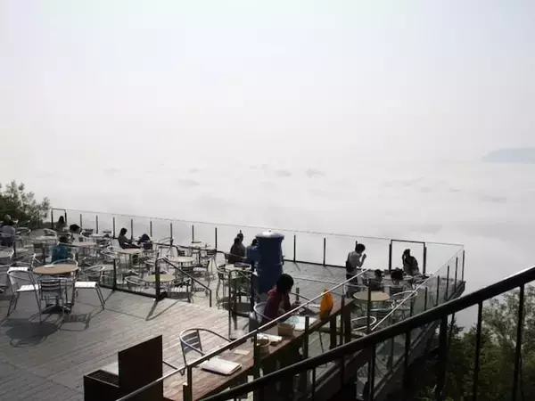 梅雨に行きたいと思う「北海道の旅行先」ランキング！2位「星野リゾート トマム 雲海テラス」、1位は？【2026年調査】