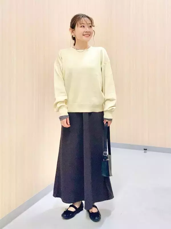 「【ユニクロ】体型カバーができる「キャミソールワンピ」は実は40代の強い味方！着回しコーデ3選」の画像