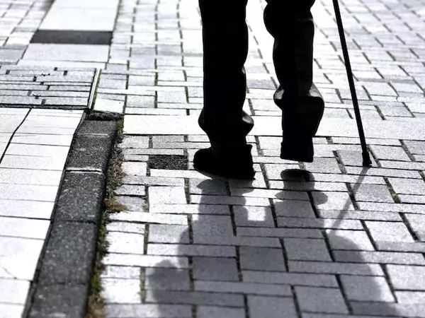 親が警察に保護されてもすぐ駆けつけなくていい？安藤なつと学ぶ、認知症介護で共倒れを防ぐヒント