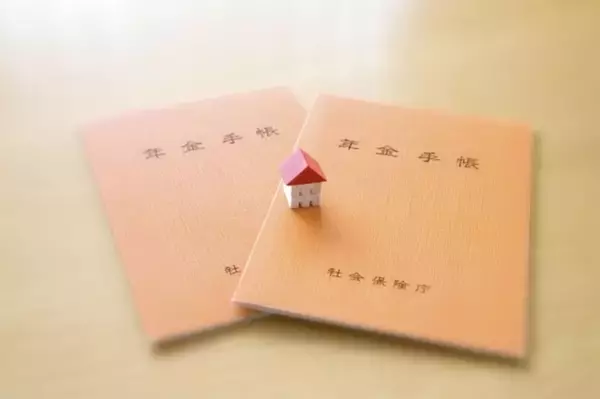 満60歳を迎えると国民年金の支払いはなくなるとSNSで見かけますが、厚生年金を払っている人も国民年金を払わなくてよくなるのですか？