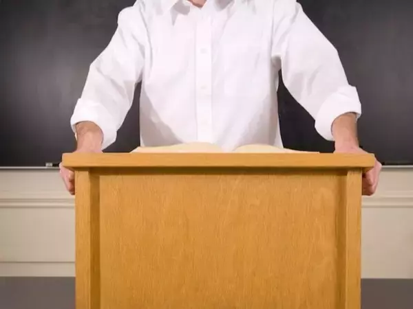 教員はなぜ頑張りすぎてしまうのか？ 1.3万人“ダウン”の裏にある思考の癖「教員脳」の正体