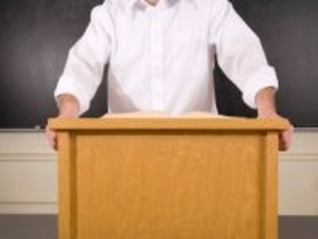 教員はなぜ頑張りすぎてしまうのか？ 1.3万人“ダウン”の裏にある思考の癖「教員脳」の正体