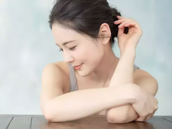 恥ずかしくて相談しにくい、夏の「脇汗」「汗じみ」の悩み。脇汗を減らす方法はないの？【医師が回答】
