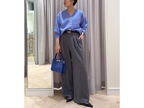 知的で清潔感あふれる「ブルー＆グレー」は40代にぴったり！ 体型カバーも叶う最旬カラーコーデ