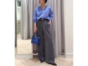 知的で清潔感あふれる「ブルー＆グレー」は40代にぴったり！ 体型カバーも叶う最旬カラーコーデ