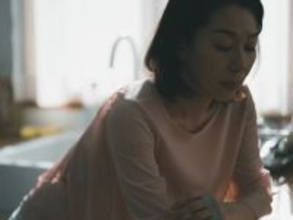 「自分の給料だけではアパートでの生活が成り立たない」43歳シングルマザー、年収198万円。貯金200万円の現状