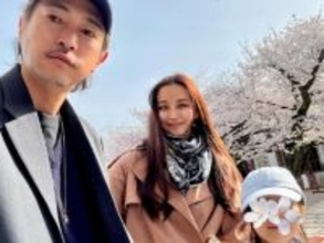 PINKY、夫・窪塚洋介＆娘との家族ショット公開！ 「大切な人達と美しい桜を見ることができて幸せ」