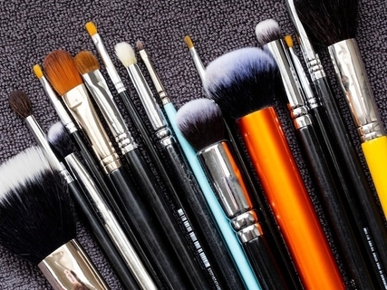 メイクブラシ・スポンジに「寿命」はある？ 交換時やメンテナンス方法をご紹介