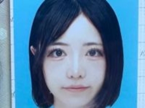 「ガチで指名手配犯みたい笑」アイドル、パスポートの比較ショットが話題に！ 「これ出してええんか」
