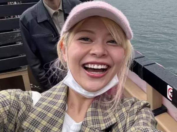 「「頼むから吉野と結婚して欲しい」エルフ荒川、男性芸人とのプライベート旅行ショット！「尊すぎる…」」の画像