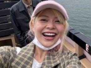 「頼むから吉野と結婚して欲しい」エルフ荒川、男性芸人とのプライベート旅行ショット！「尊すぎる…」