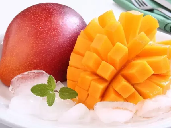 旅先で買いたい「宮崎県のお土産」ランキング！ 2位「宮崎マンゴーラングドシャ」、1位は？ 【2025年調査】