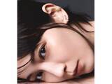 「「色気やばいな」吉岡里帆、“吸い込まれそうな”瞳のアップ写真を披露！ 「野生的な瞳」「息を飲んだ」」の画像1