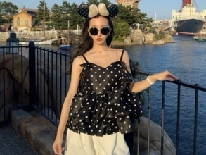 「おしゃれでセクシー」板野友美、ディズニーコーデをファン絶賛！ 「カチューシャとお似合いすぎる」