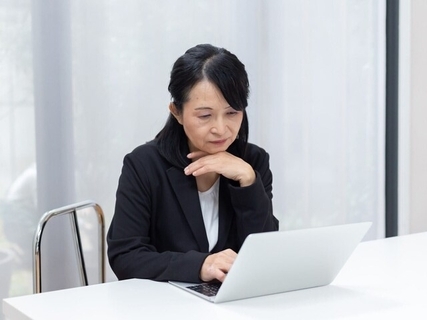 月の遺族年金15万円「家事育児介護も働きながらこなしたのに、専業主婦にモヤモヤ」64歳女性の不満