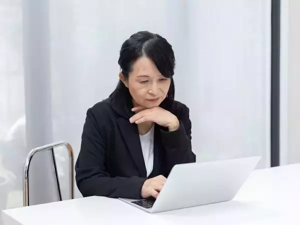 「月の遺族年金15万円「家事育児介護も働きながらこなしたのに、専業主婦にモヤモヤ」64歳女性の不満」の画像