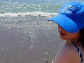 「湘南ですか？」安達祐実、海でのプライベートショット公開！ 「キレイなお姉さん」「正面から見たい」