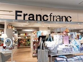 「毎朝ときめく」Francfranc（フランフラン）の“エルドラド コスメデスク”が話題。大理石調の天板が美しい