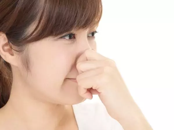 「自分の加齢臭が気になる」 過度な自己臭への不安は心の問題のことも……精神医学的な注意点・対処法