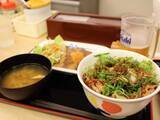 「「年12回も無料で注文できる」56歳女性が15年以上保有する外食系株主優待」の画像1