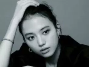 「初めて拝見したかも…」清原果耶、1カ月以上ぶりのインスタ更新でモノクロの美貌披露「目を奪われちゃう」